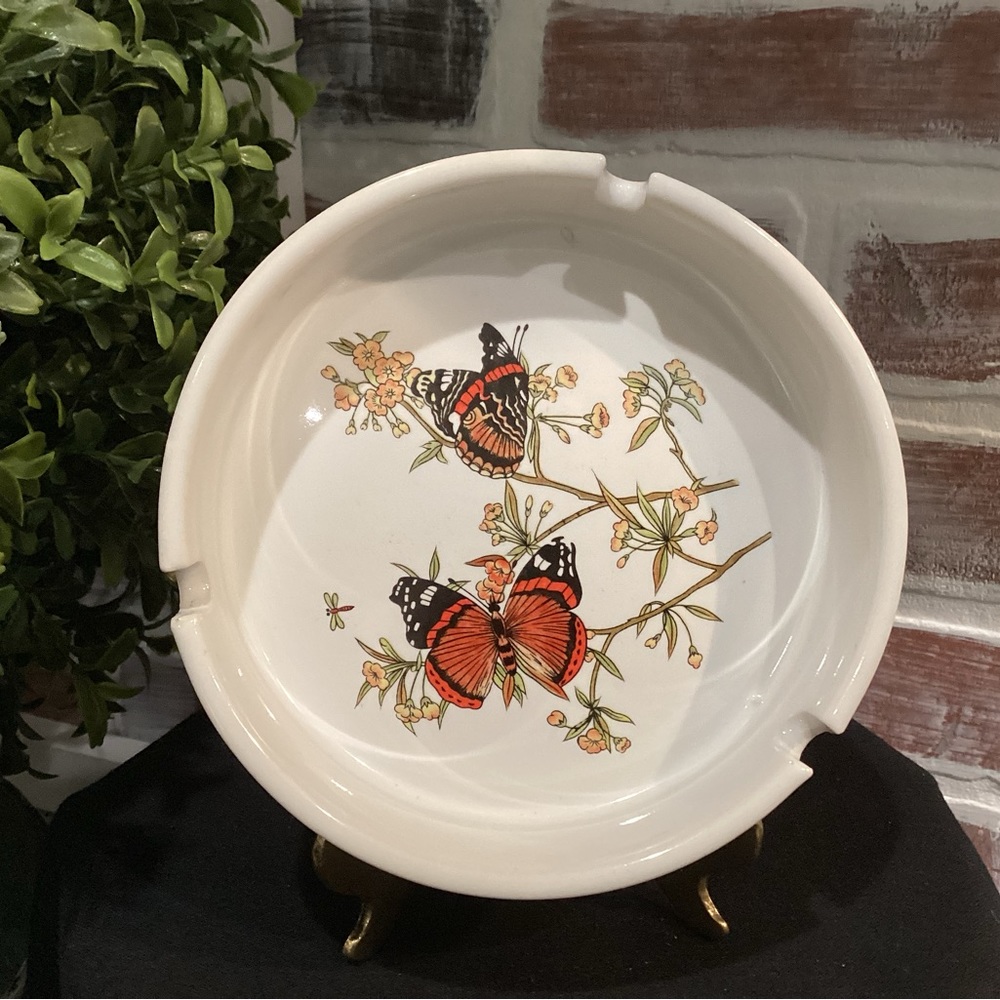 🟠 Vintage - Rare - Beautiful Painted Butterflies Designed Ashtray - Unique
